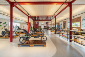 Im Schaltwerk von Hase Bikes findet am 27.09.2025 der jährliche Werksverkauf statt